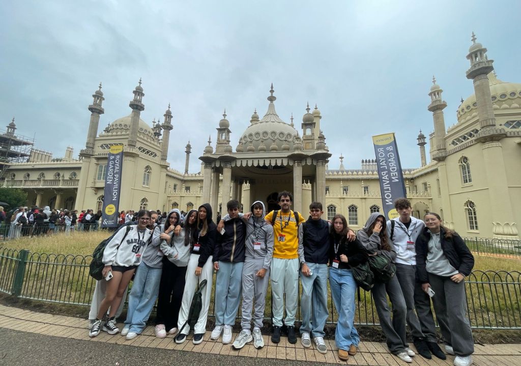 Studenti italiani in visita al Royal Pavilion durante soggiorno studio al Royal Holloway , soggiorno studio EstateINPSieme